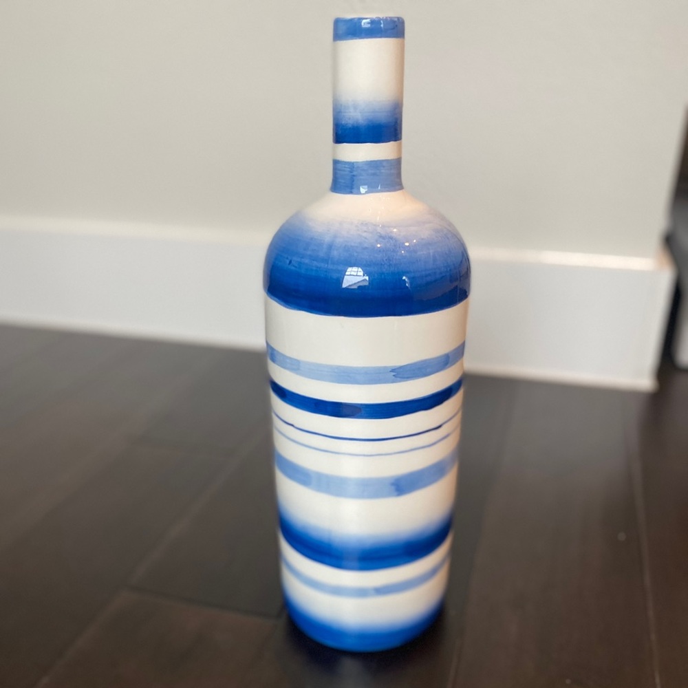 Bottleneck vase is brand new / never used. I ordered 2, and I only need 1.